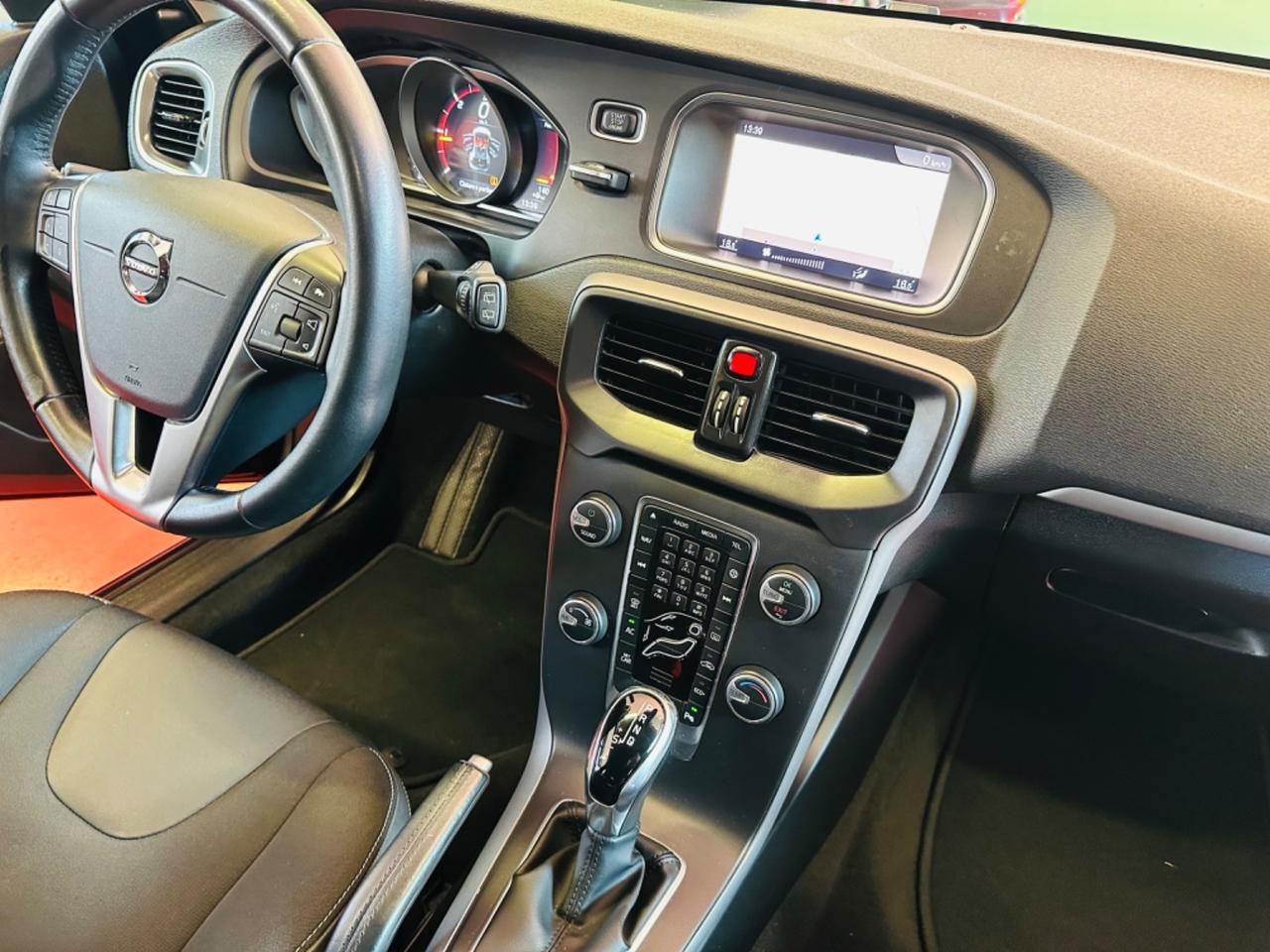 Volvo V40 2.0d 120CV Geartronic R-design