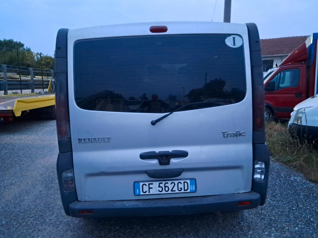 VIVARO 6 POSTI AUTOCARRO