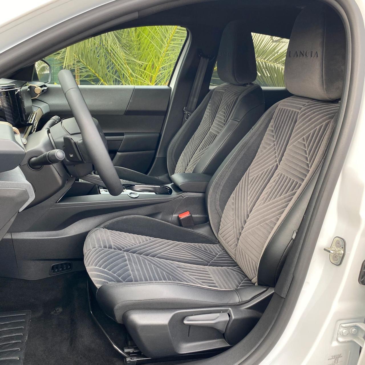 Lancia Ypsilon Hybrid e-DCT LX