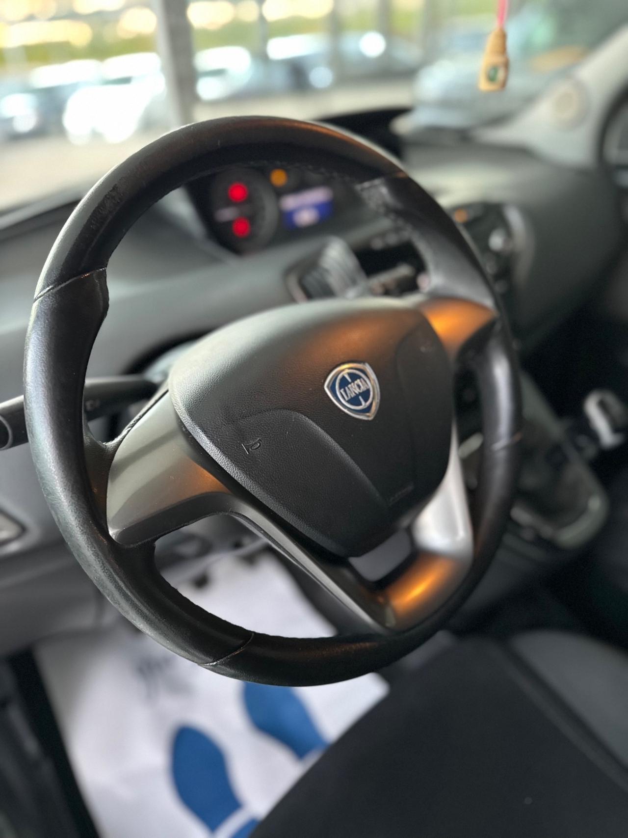 Lancia Ypsilon 1.2 69 CV 5 porte Gold