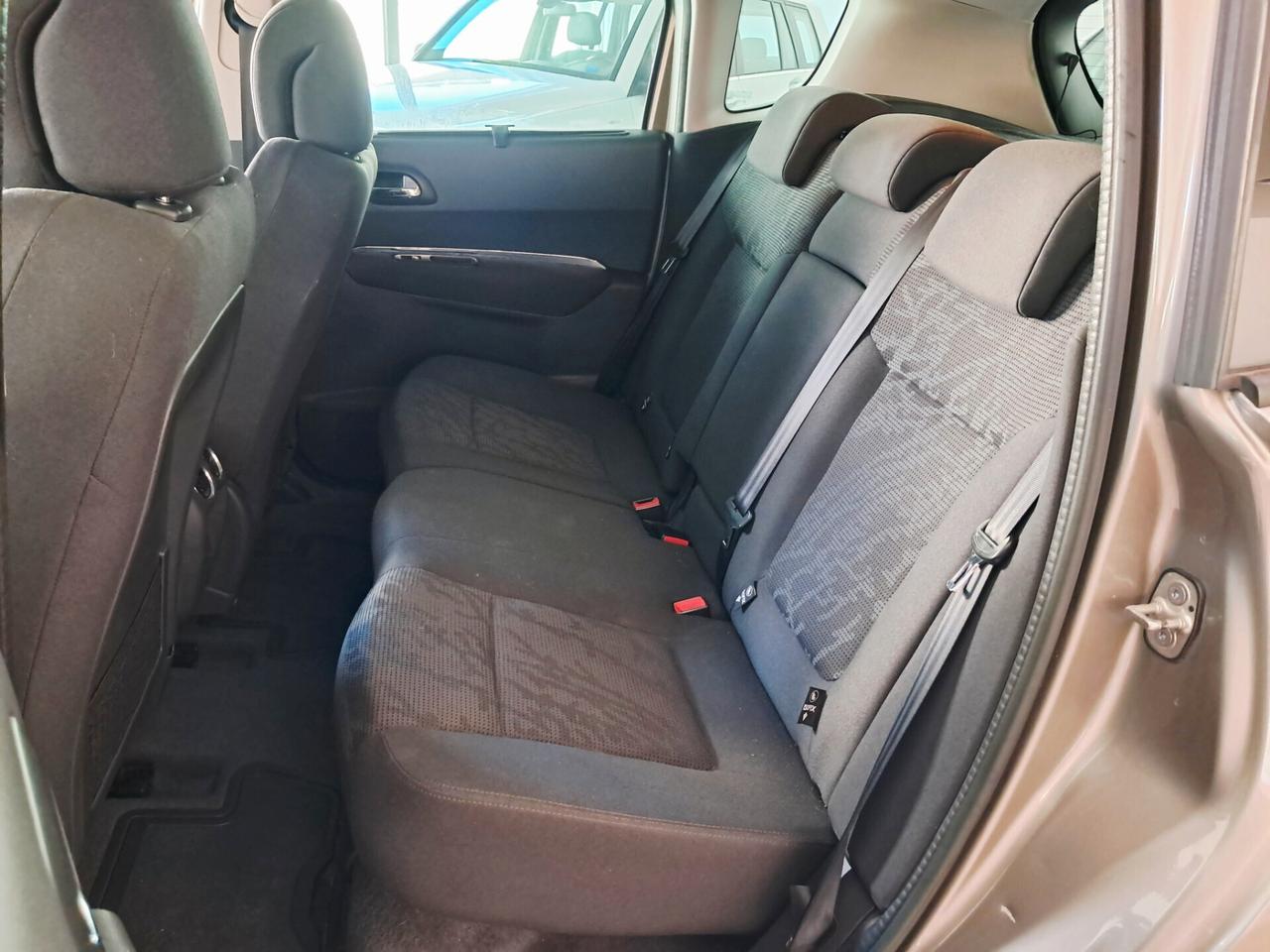 Peugeot 3008 1.6 HDi 115CV Business