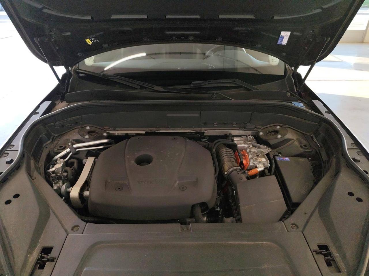 Volvo XC90 2.0 t8 phev R-design awd 303cv 7 Posti