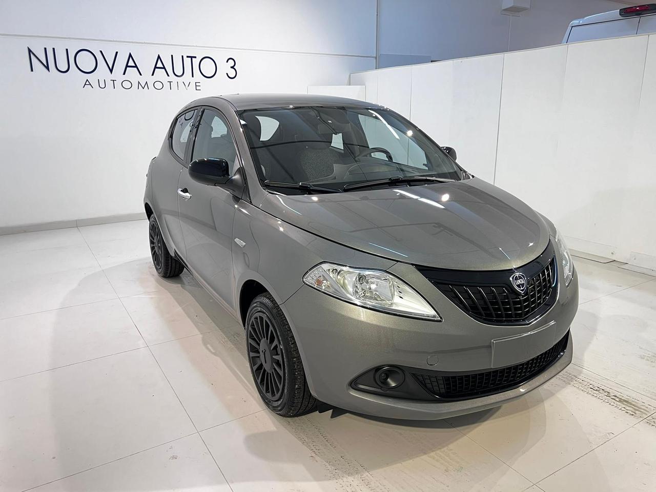 Lancia Ypsilon 1.0 FireFly 5 porte S&S Hybrid Silver