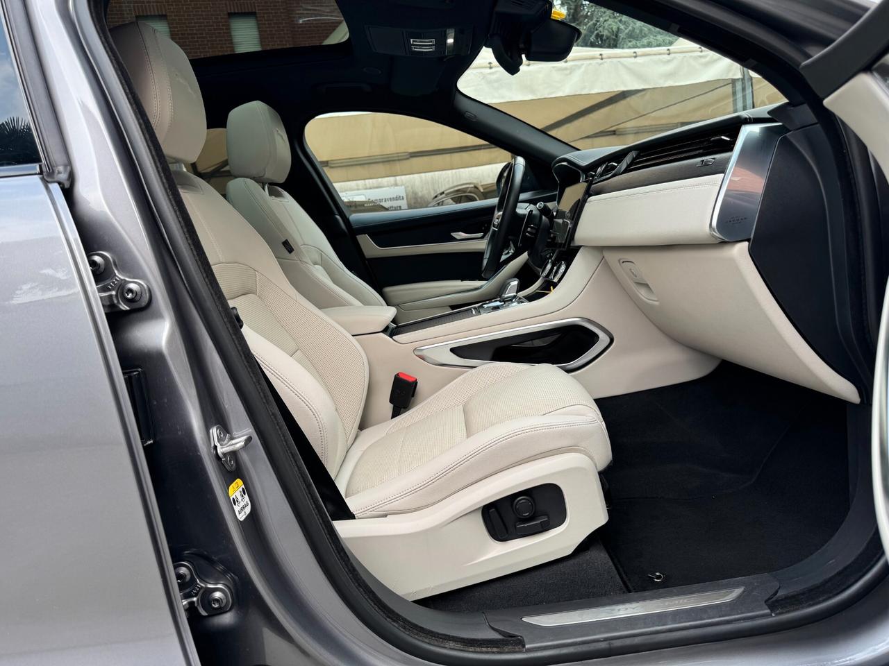 Jaguar F-Pace 2.0 D 204 CV AWD aut. R-Dynamic Black