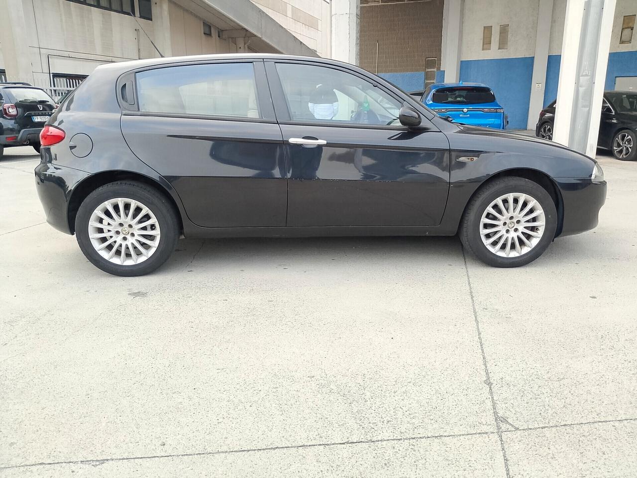 Alfa Romeo 147 1.6 16V TS 5P. Distinctive 45.000km