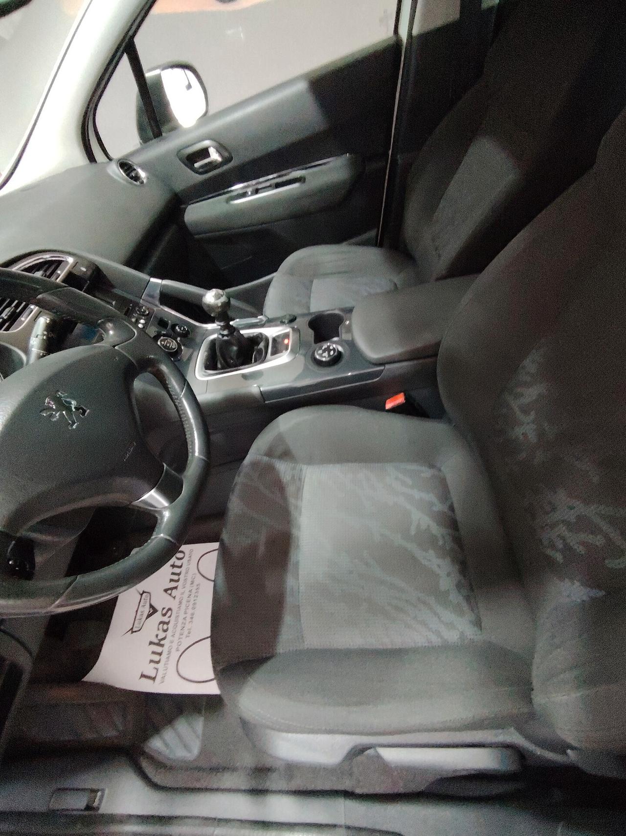 Peugeot 3008 1.6 e-HDi 115CV cambio robotizzato Stop&Start Style