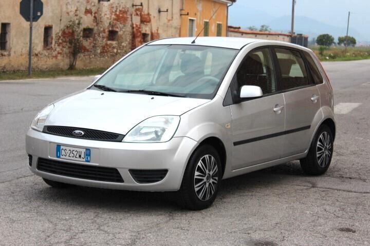 FORD FIESTA 1.2ie TECNO-GREY 5P ESTETICA COME DA FOTO CLIMATIZZATA ABS EBD RADIO CD ESENTE BOLLO