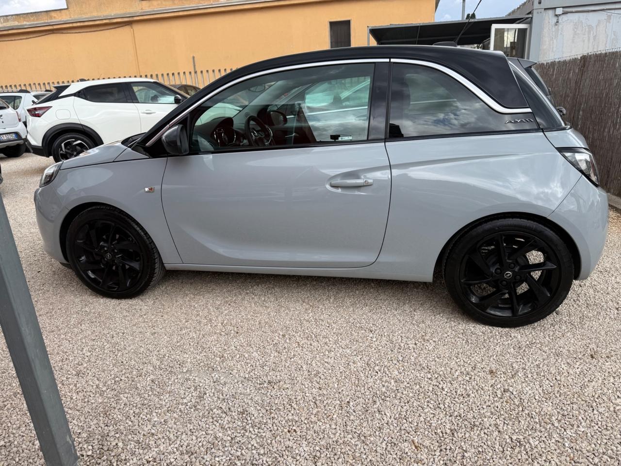 Opel Adam 1.2 70 CV Black Jack