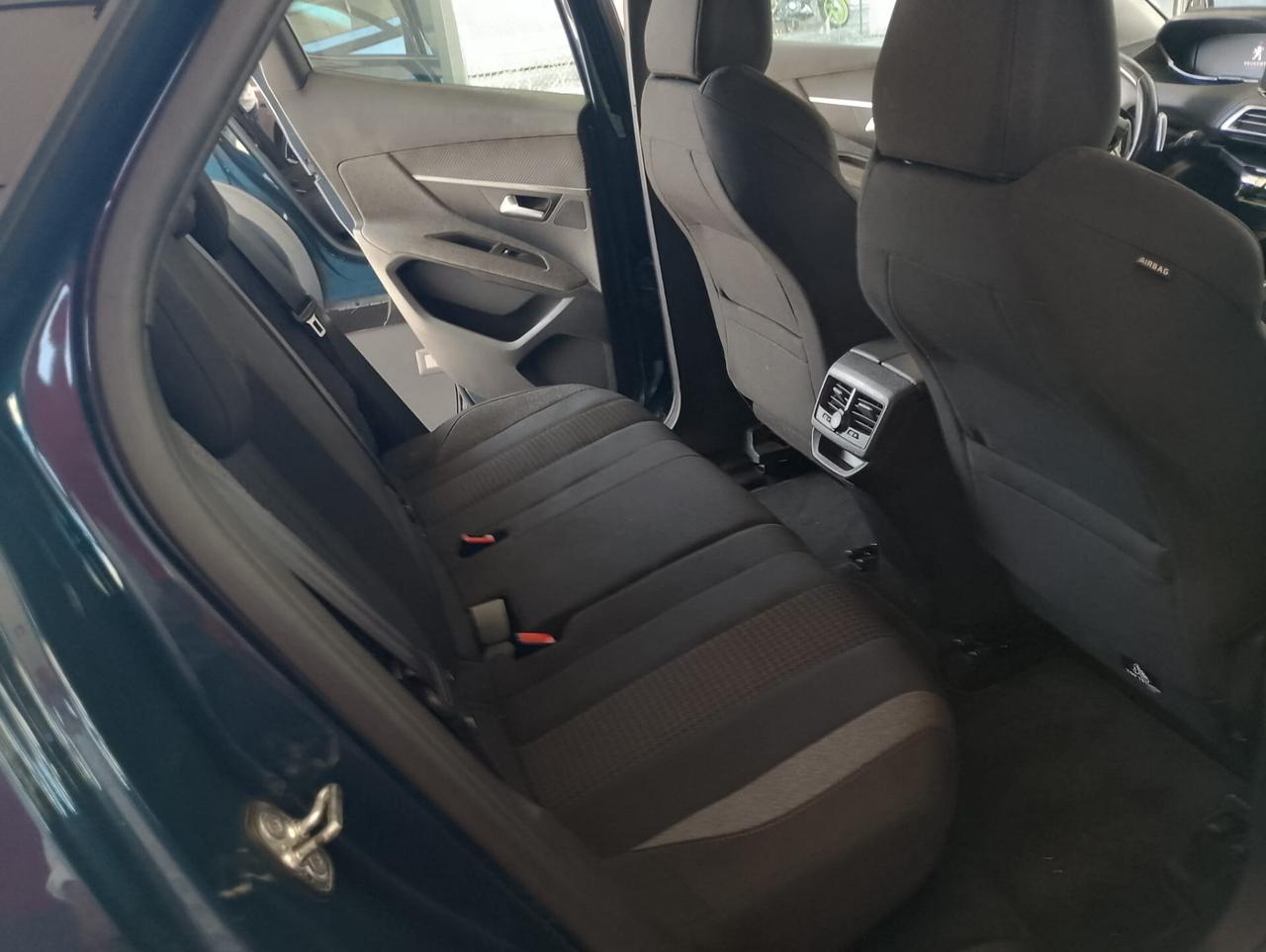 Peugeot 3008 BlueHDi 130 S&S EAT8 Active Business