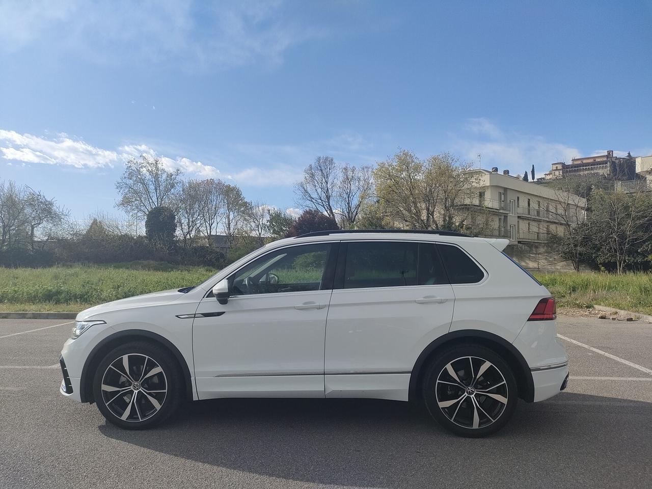 VOLKSWAGEN Tiguan R-Line 150cv Automatica