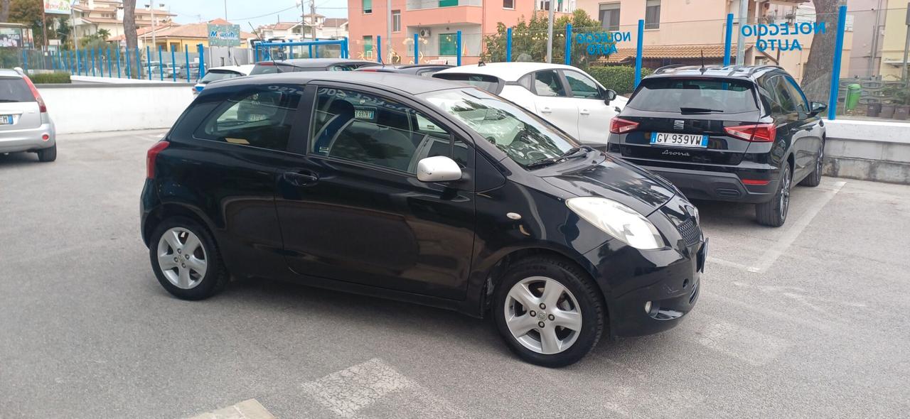 Toyota Yaris 1.0 3 porte Sol