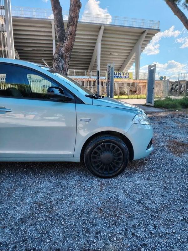 Lancia Ypsilon Ypsilon 1.0 FireFly 5 porte S&S Hybrid Silver