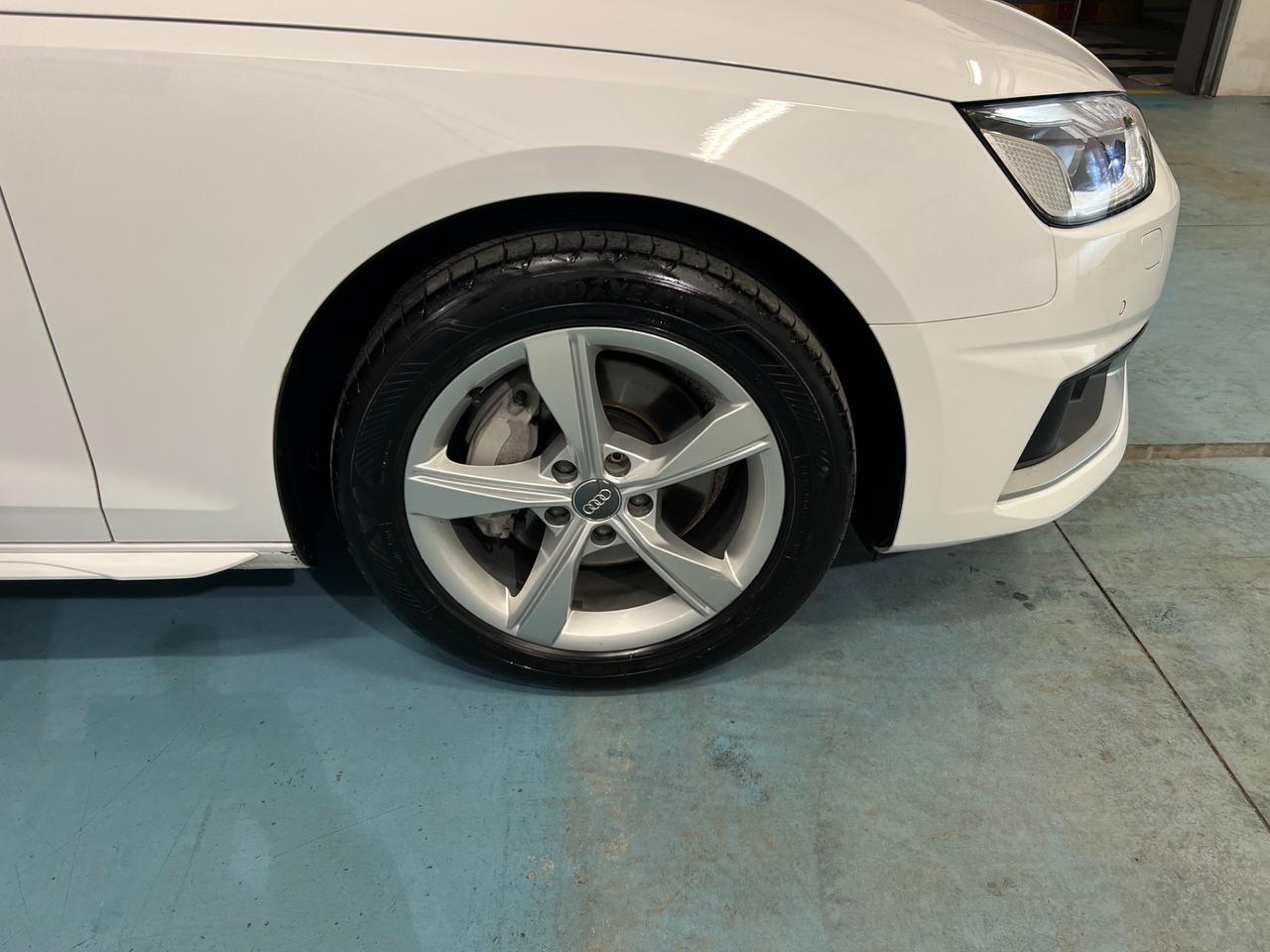 Audi A4 Avant 40 TDI quattro S tronic Business Advanced