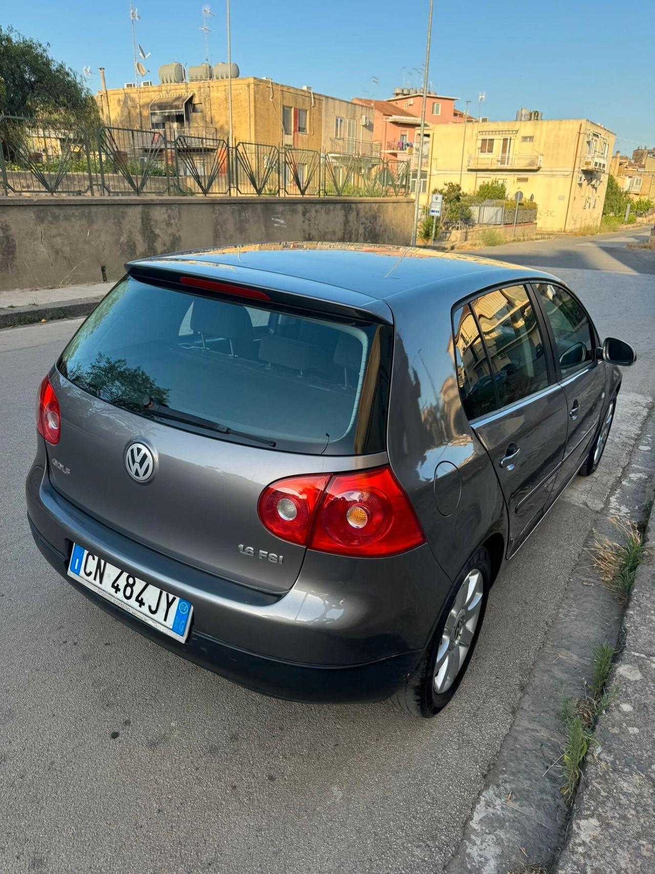 Volkswagen Golf 5serie 1.6 FSI 5p.