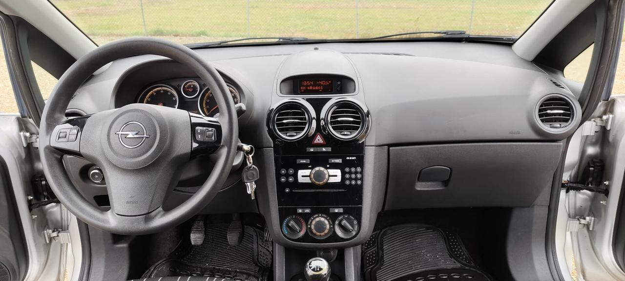 Opel Corsa 1.2 3 porte b-color
