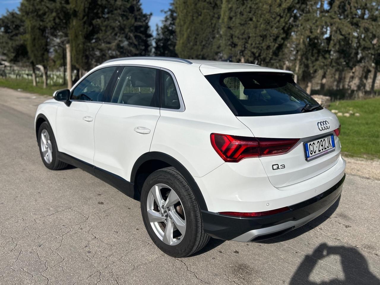 Audi Q3 35 TDI S tronic SPORT /matrix /full