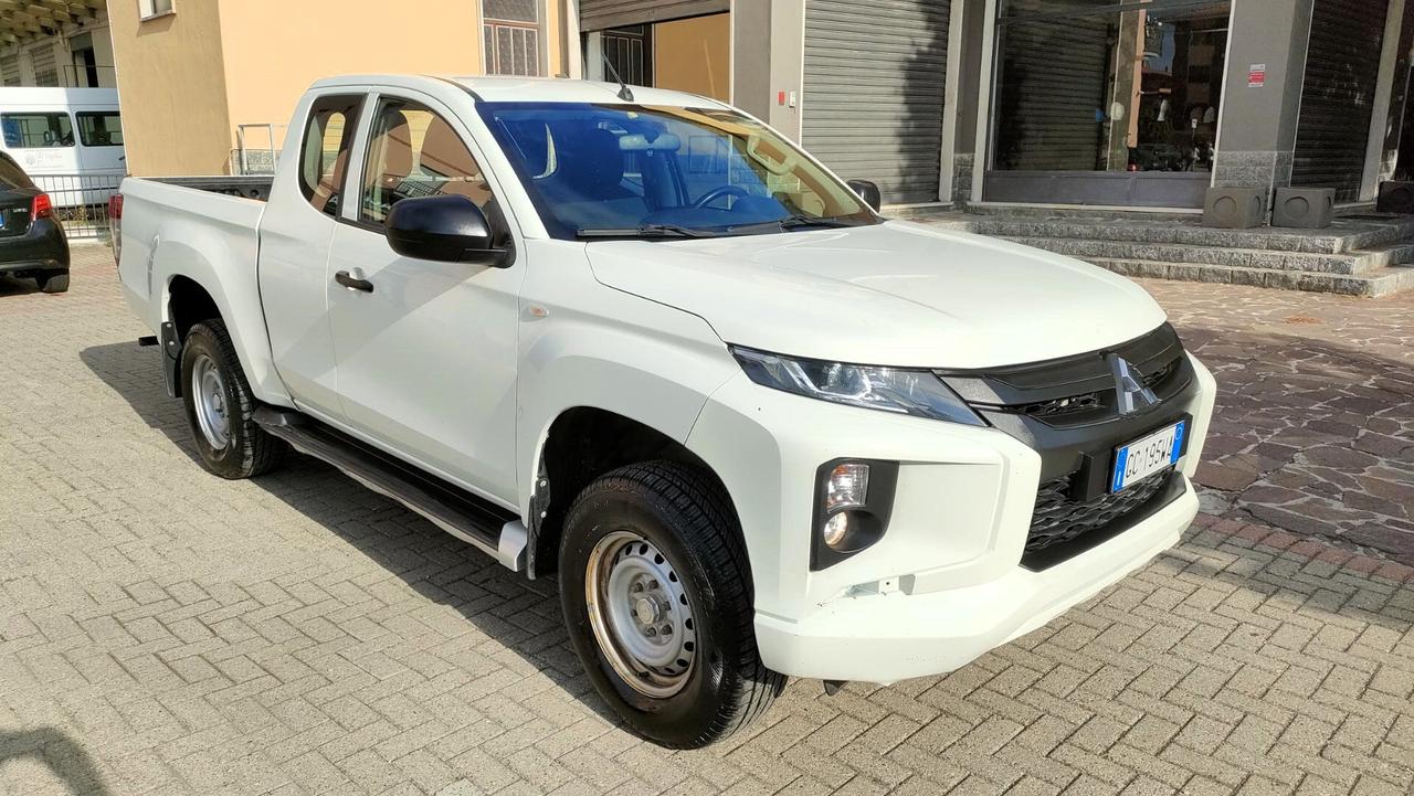 Mitsubishi L200 2.3 D Club Cab 4x4 Super Select Intense