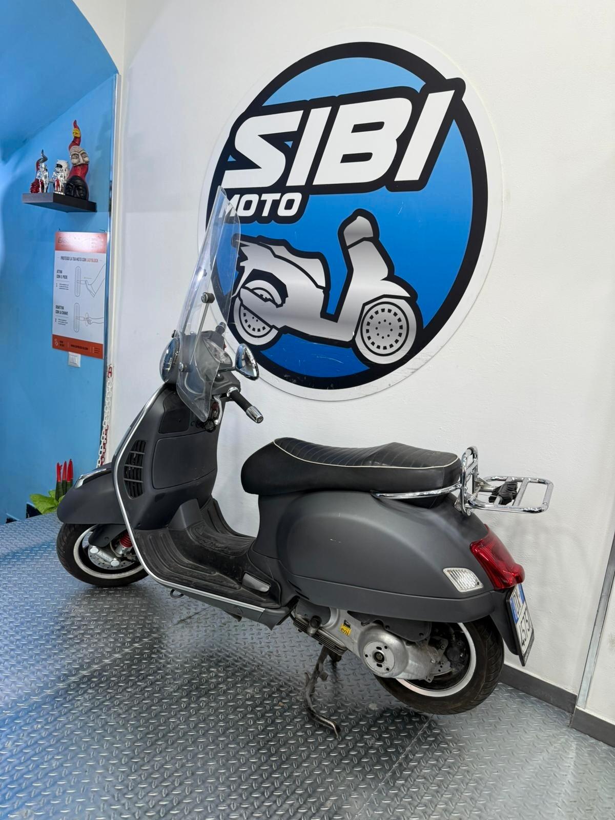 Piaggio Vespa GTS 300