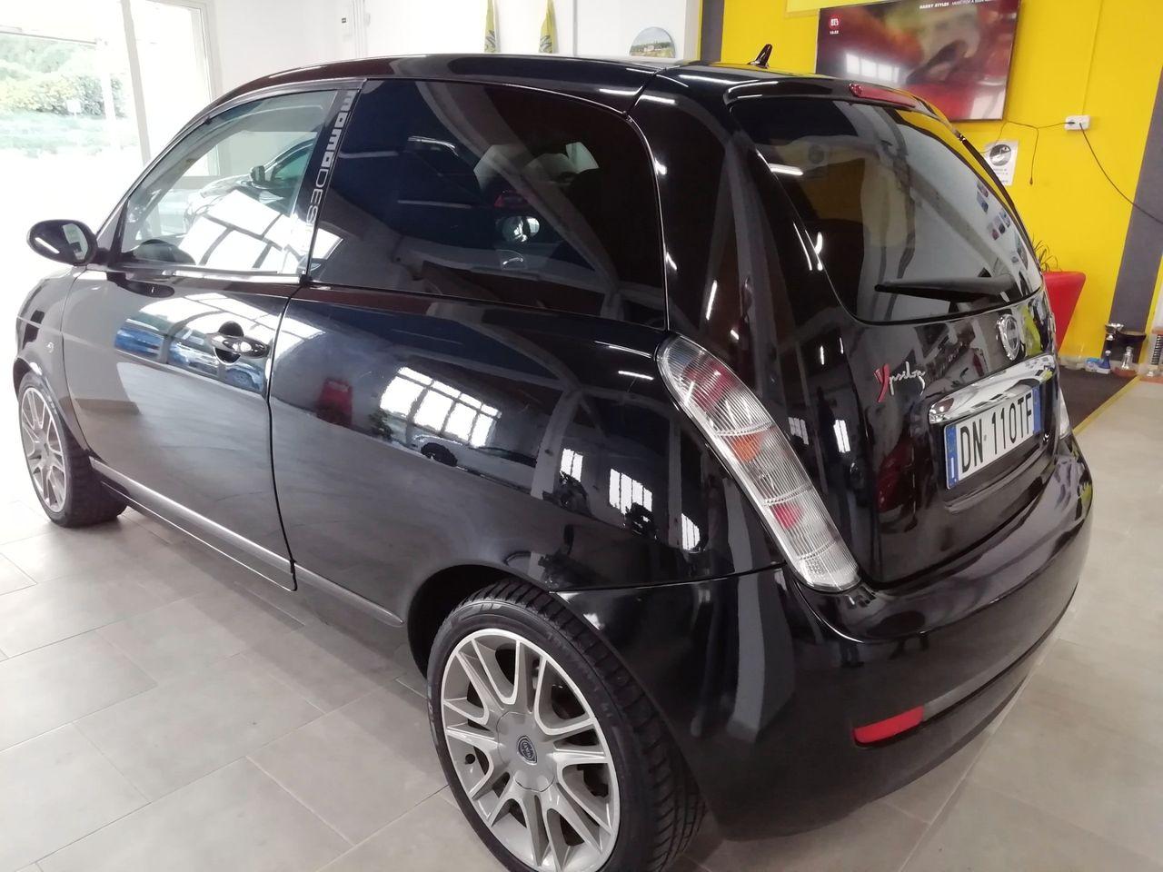 Lancia Ypsilon 1.3 MJT 105 CV Sport MomoDesign