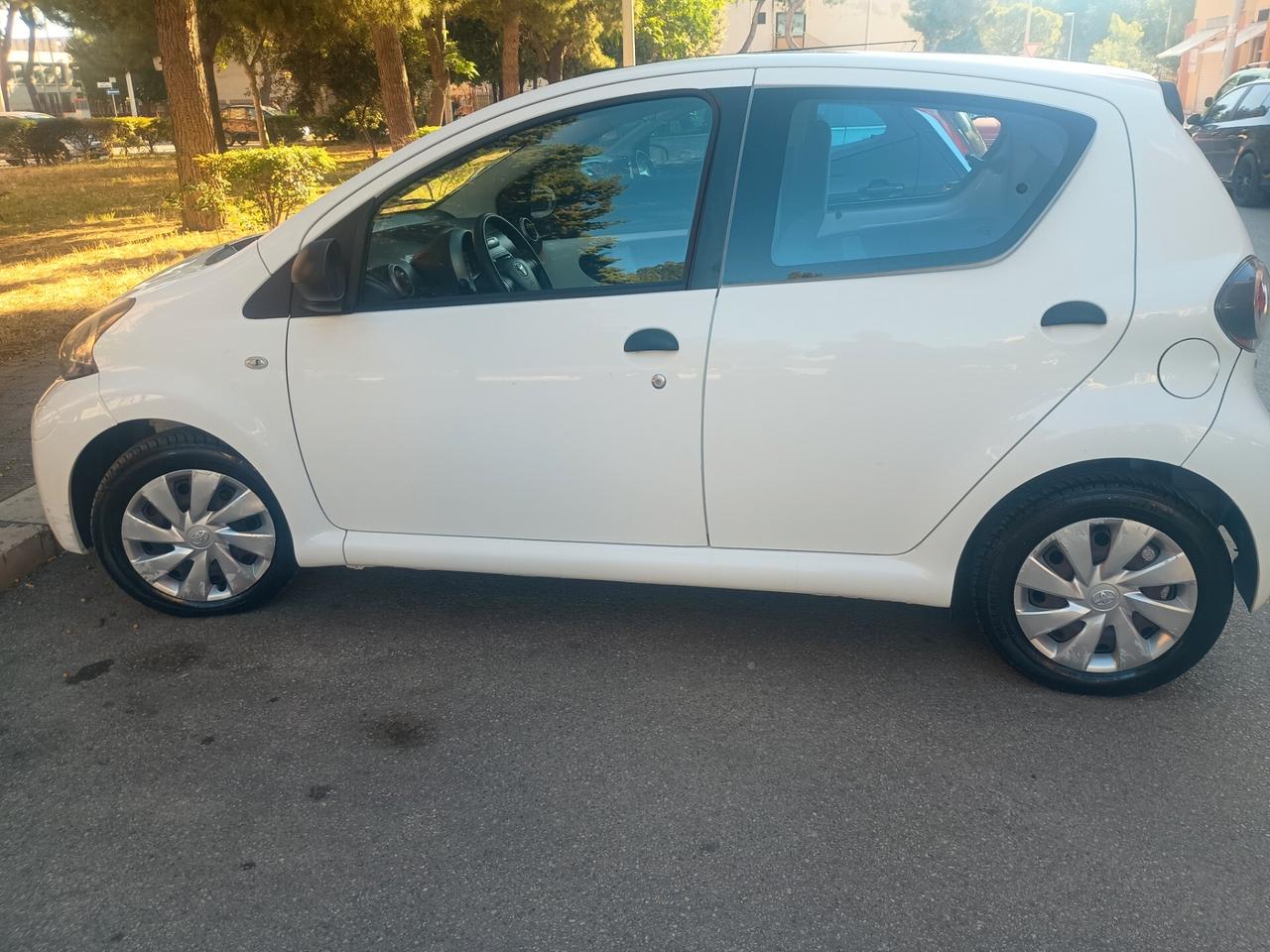 Toyota Aygo 1.0 12V VVT-i 5 porte Active Connect