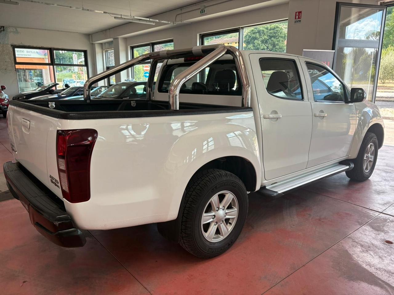 ISUZU PICK-UP 4X4 DOPPIA CABINA Posti 5 Diesel 2.5 TD Km 164.894 Garanzia 12 mesi