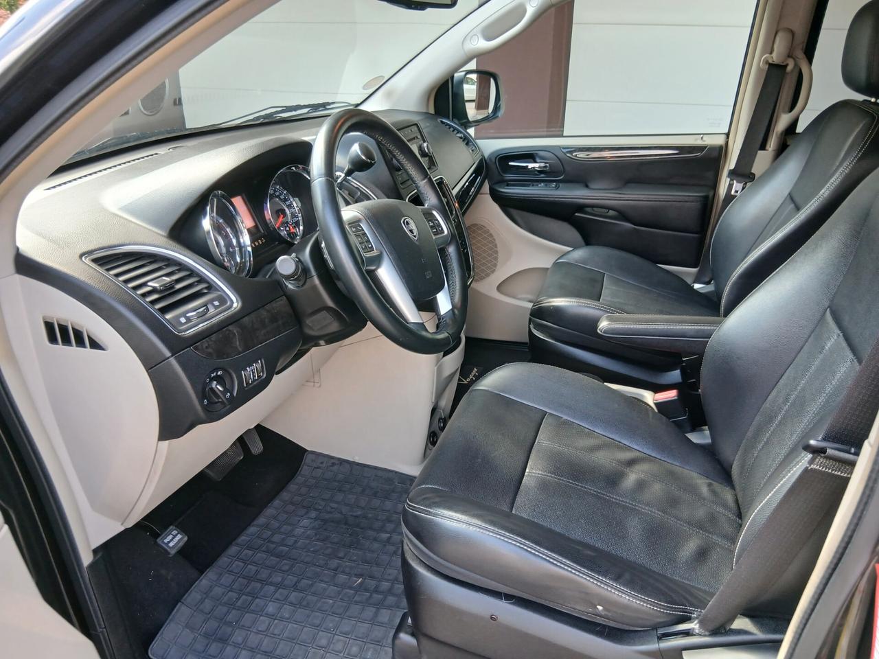 Lancia Voyager 2.8 Turbodiesel Gold 163 cv Automatica 7 posti pronta consegna