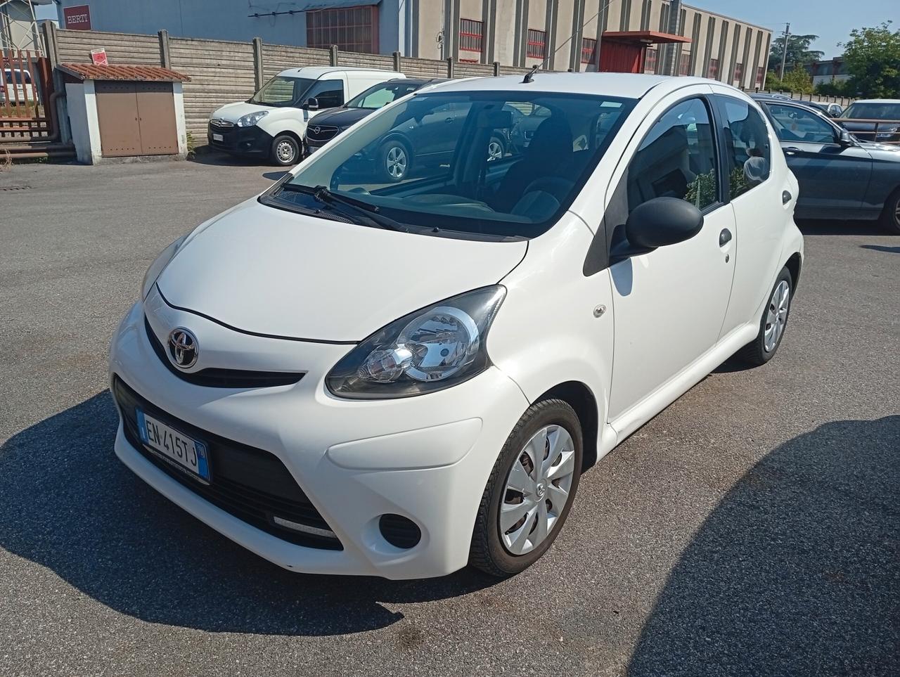 Toyota Yaris 1.0 5 porte NEOPATENTATI OK