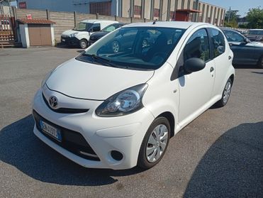 Toyota Yaris 1.0 5 porte NEOPATENTATI OK