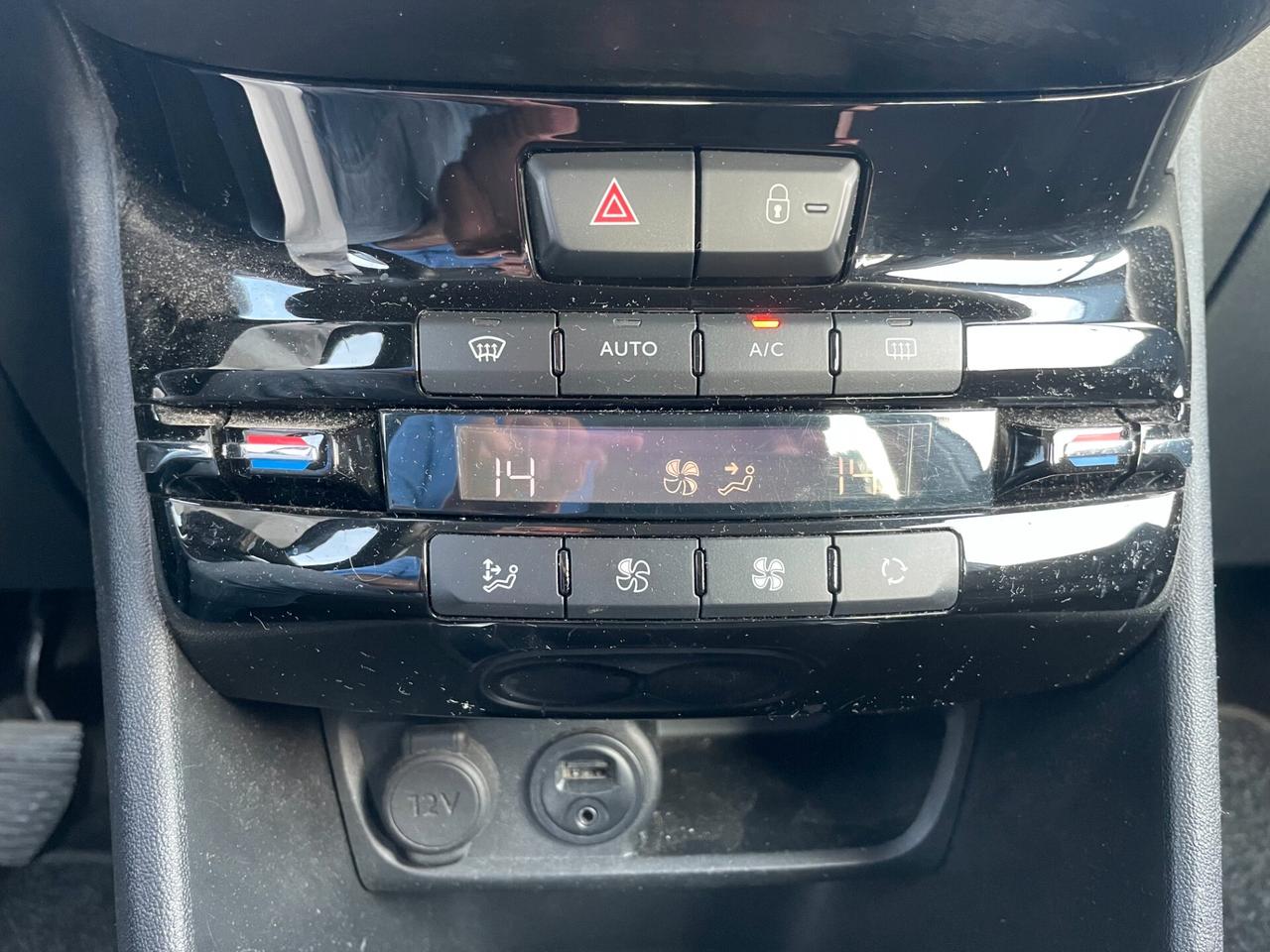 Peugeot 208 PureTech 82 5 porte Allure X NEOPATENTATI