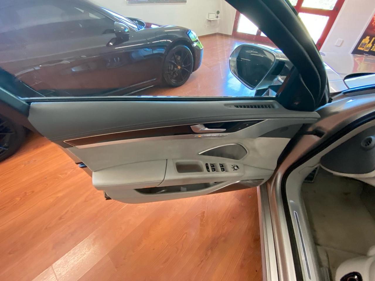 Audi A8 S8 4.0 TFSI quattro tiptronic