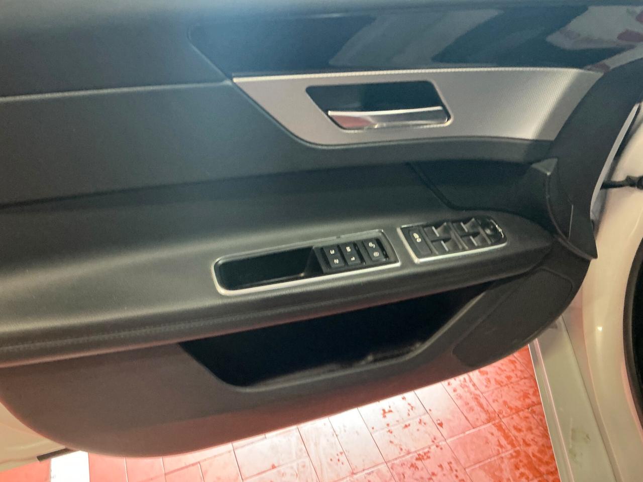 JAGUAR XF 3.0d V6 2015 TETTO APRIBILE FULL OPTIONAL 80.000KM