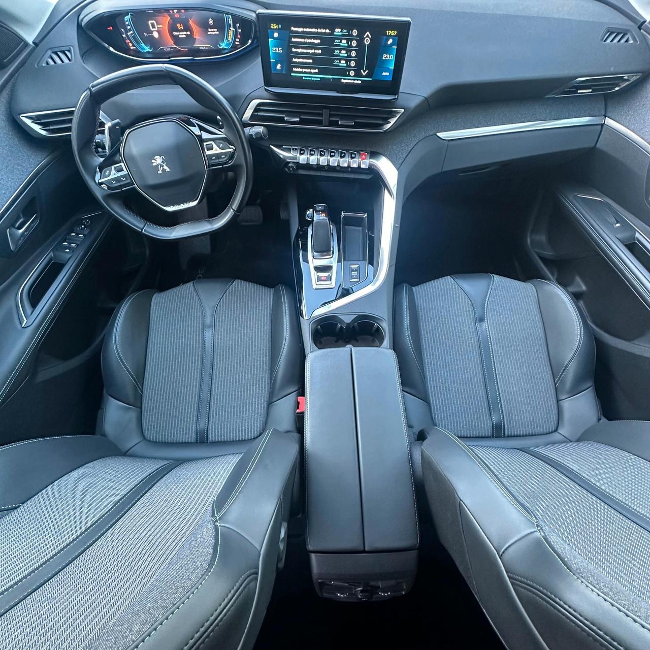 Peugeot 3008 Hybrid 225 e-EAT8 Allure Pack