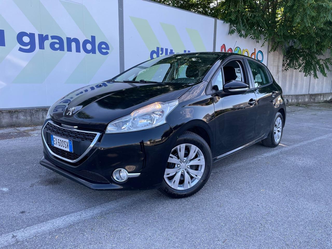 Peugeot 208 1.4 HDi 68 CV 5 porte in perfette condizioni