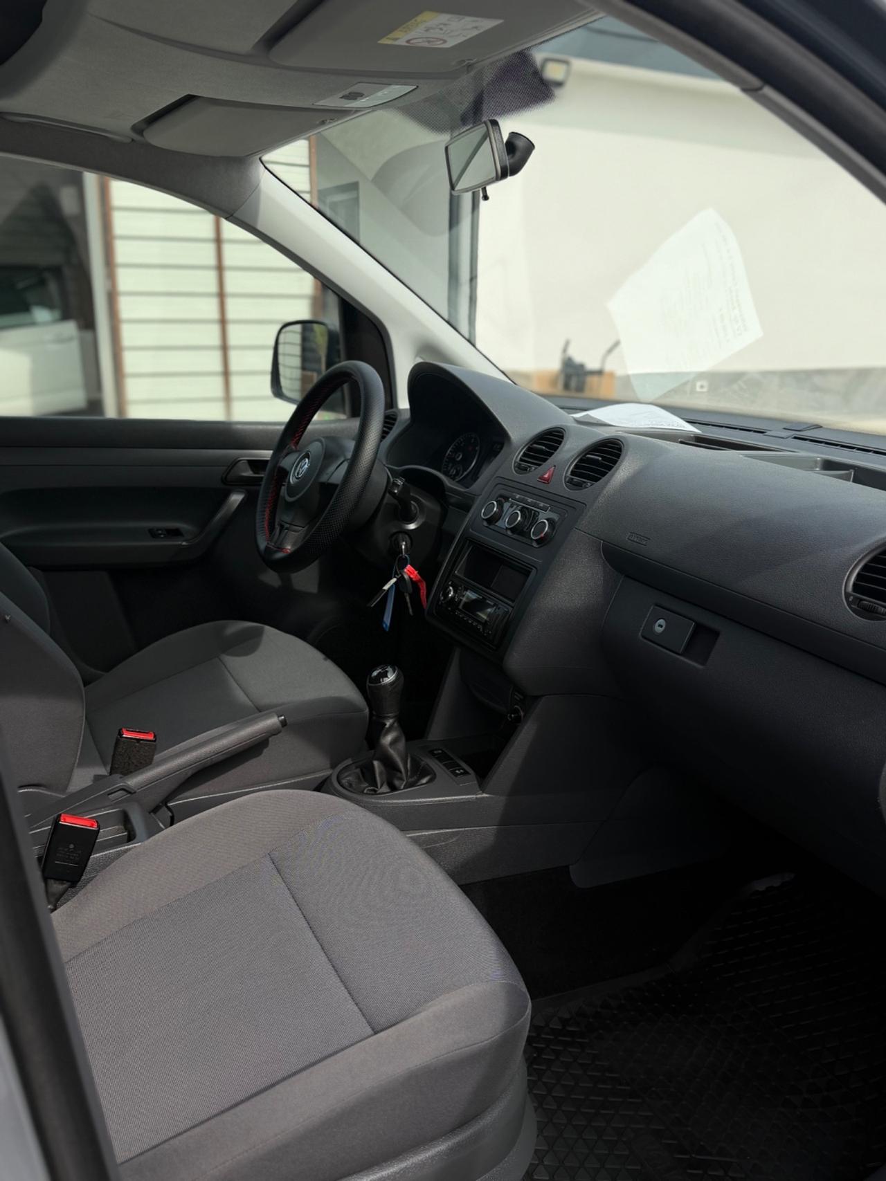 Volkswagen Caddy 1.6 TDI 102 CV 4p. Kombi Gancio traino