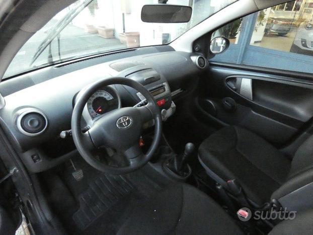 TOYOTA Aygo 1.0 12V VVT-i 5 porte Active Connect