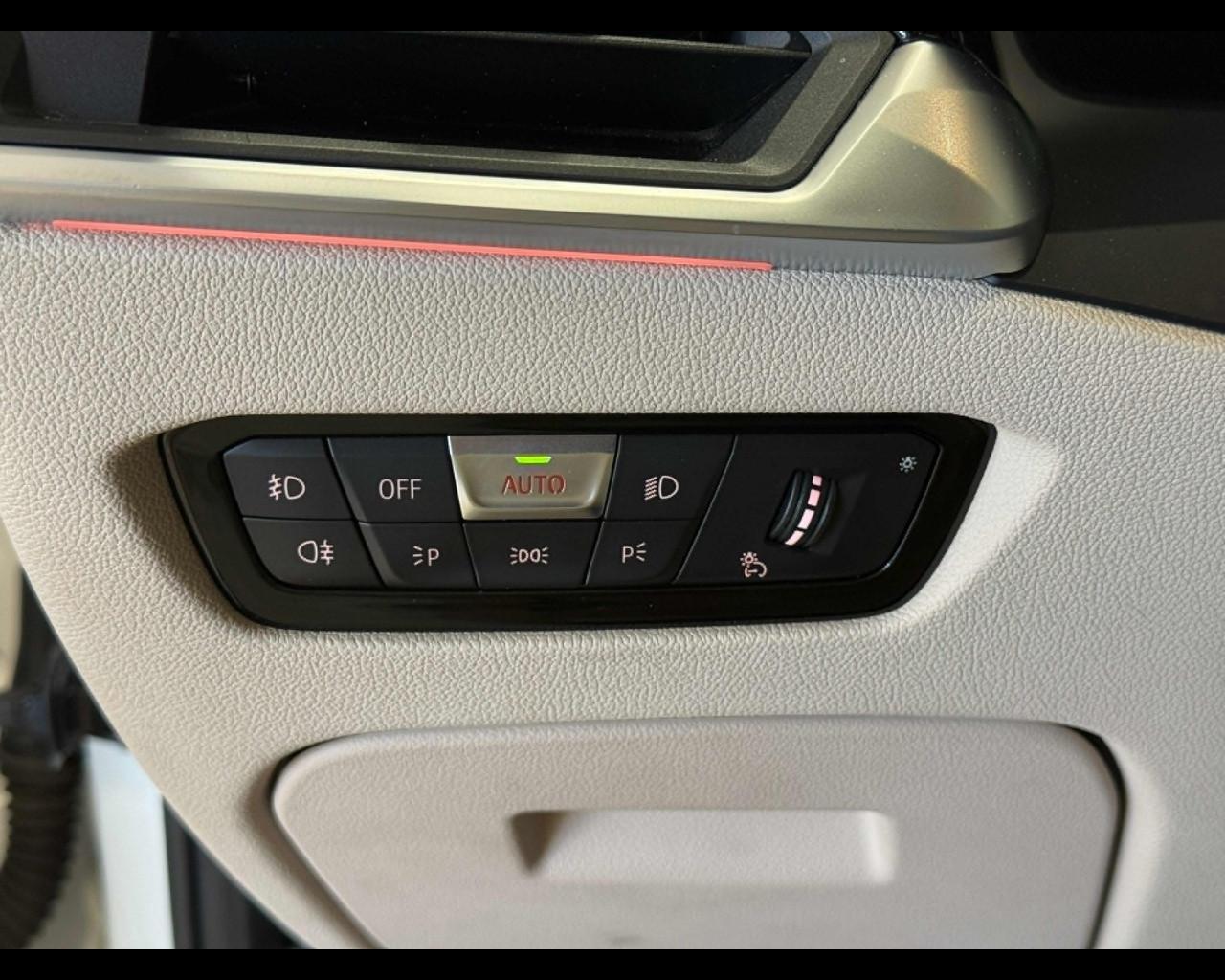 BMW Serie 3(G20/1-80/1) - 320i Touring Luxury