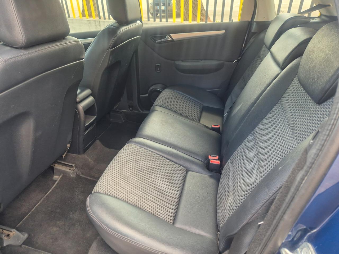 Mercedes classe B 180 SPORT 109CV ANNO 2010