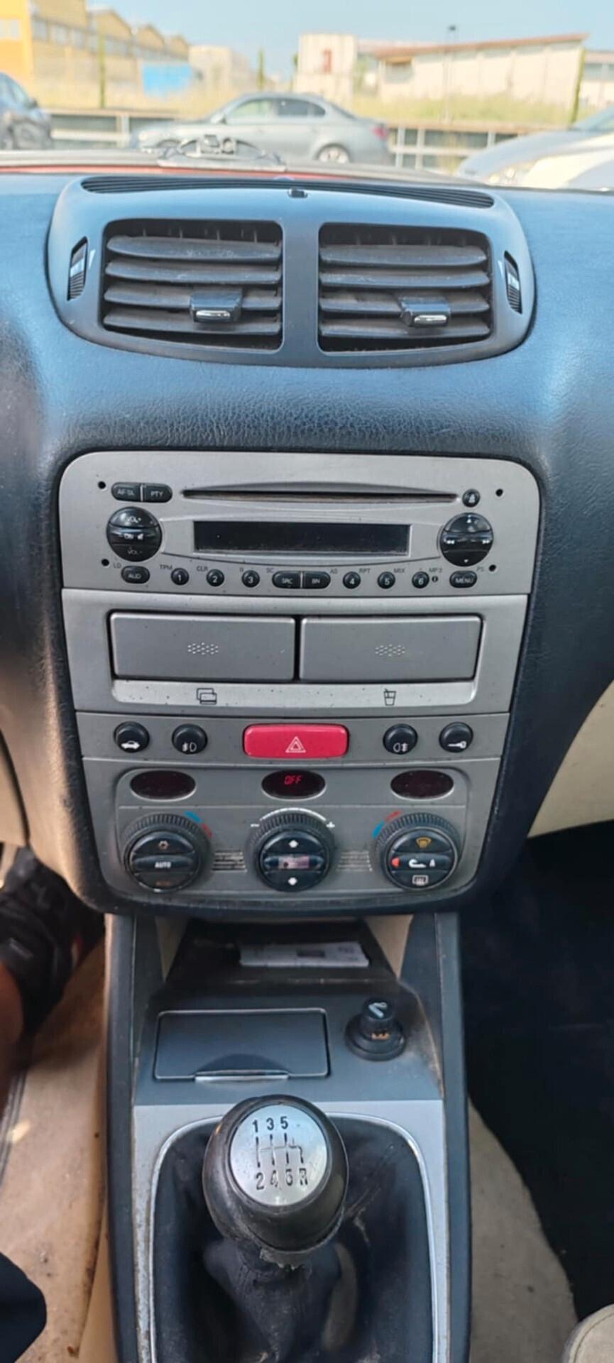 Alfa Romeo 147 1.9 JTD (120) 5 porte Distinctive