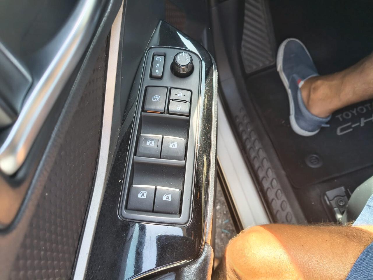 Toyota C-HR 1.8 Hybrid E-CVT Lounge