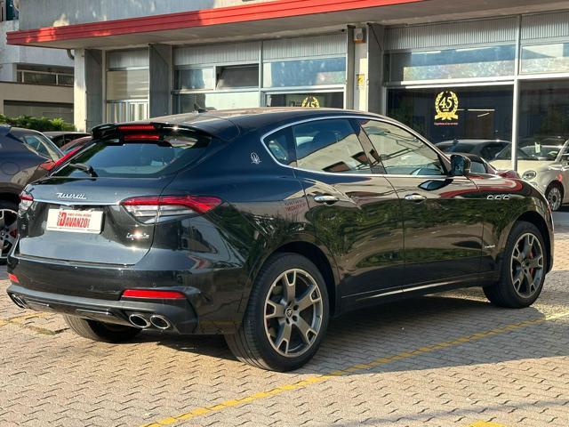 MASERATI Levante V6 350CV AWD Gransport