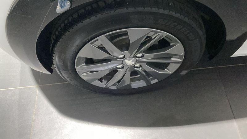 Peugeot 208 motore elettrico 136 CV 5 porte Allure