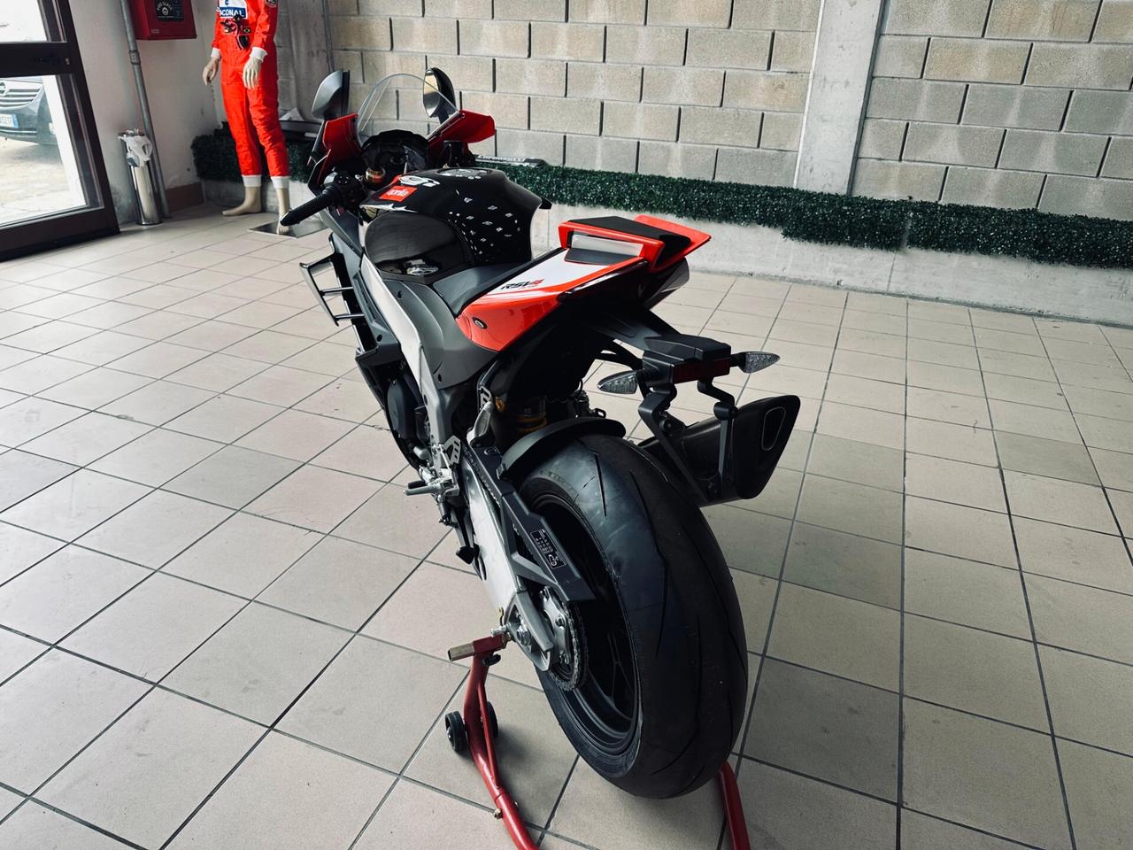 Aprilia RSV4 Factory - 09 SBK 1100 -