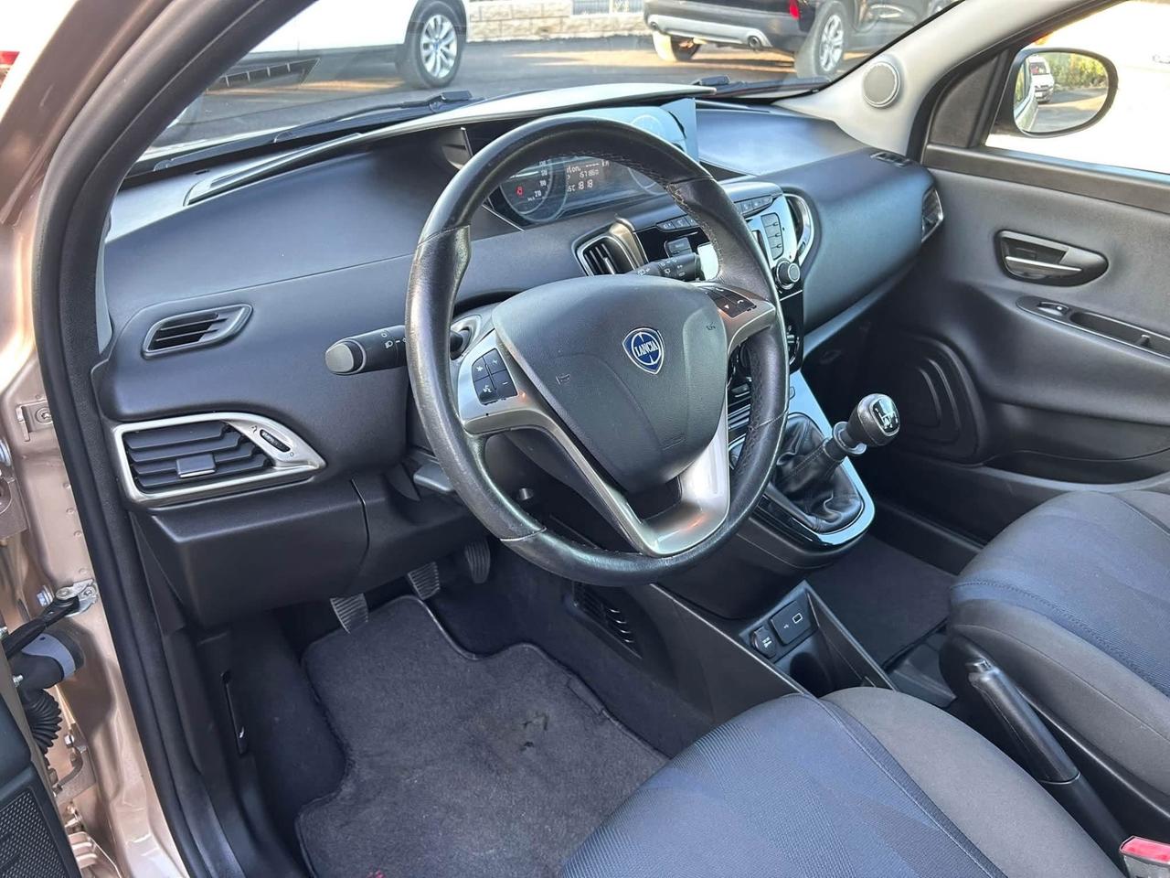 Lancia Ypsilon 1.2 69 CV 5 porte S&S Gold