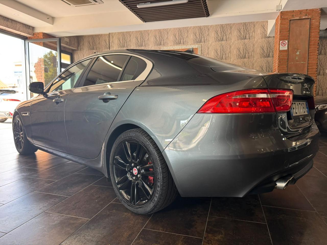 Jaguar XE 2.0 D 180 CV aut. Portfolio