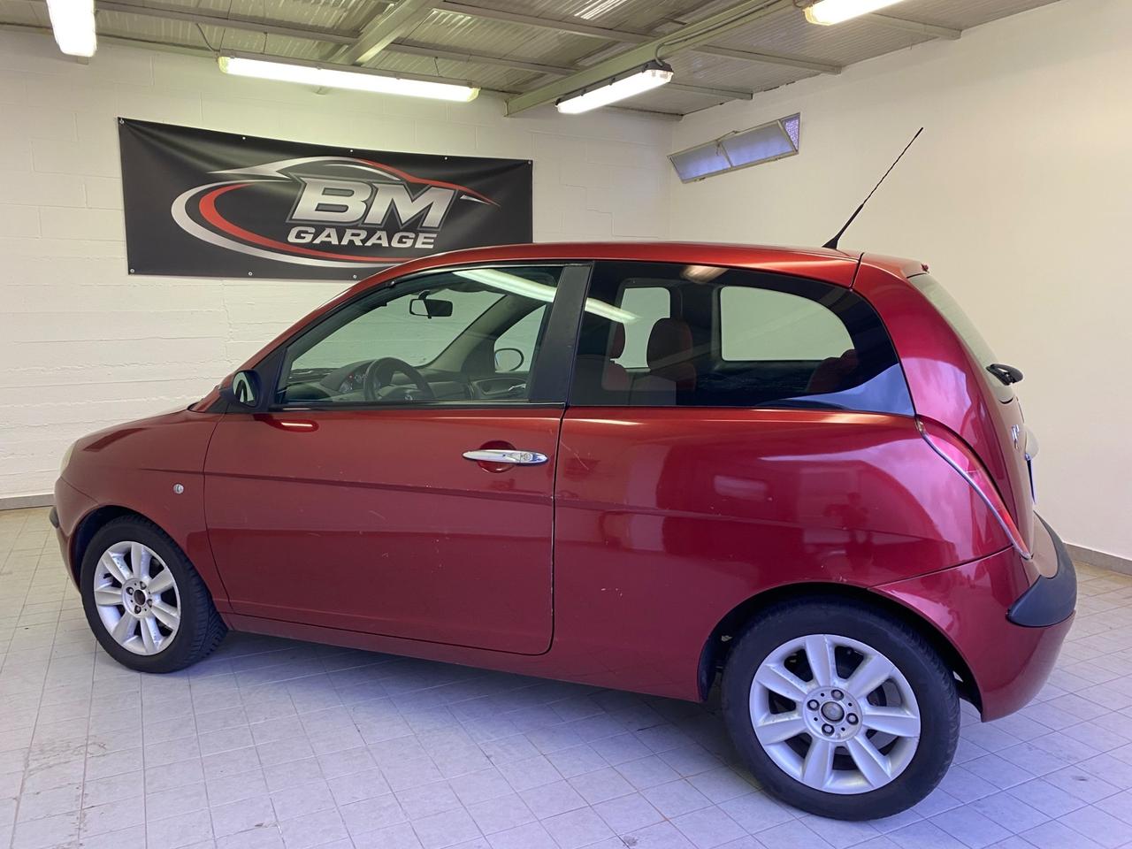 Lancia Ypsilon 1.2 16V Oro