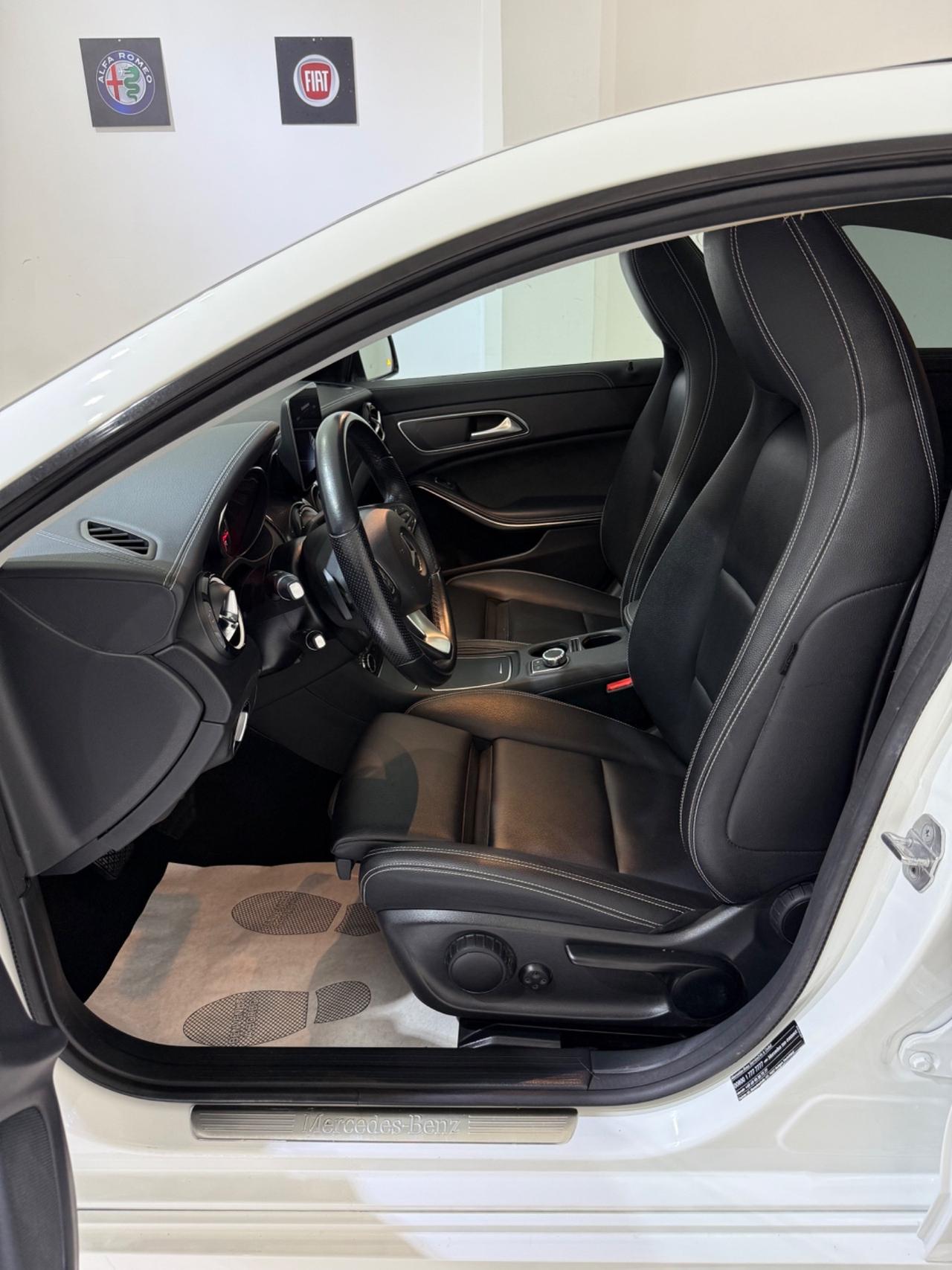 CLA 220 D AUTOMATIC PREMIUM TOTAL BLACK