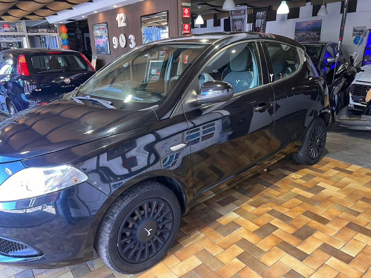 Lancia Ypsilon 1.2 69 CV 2015 NEOPATENTATO