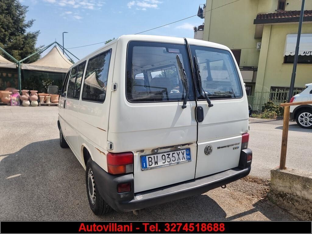 VOLKSWAGEN CARAVELLE-9 POSTI 2001