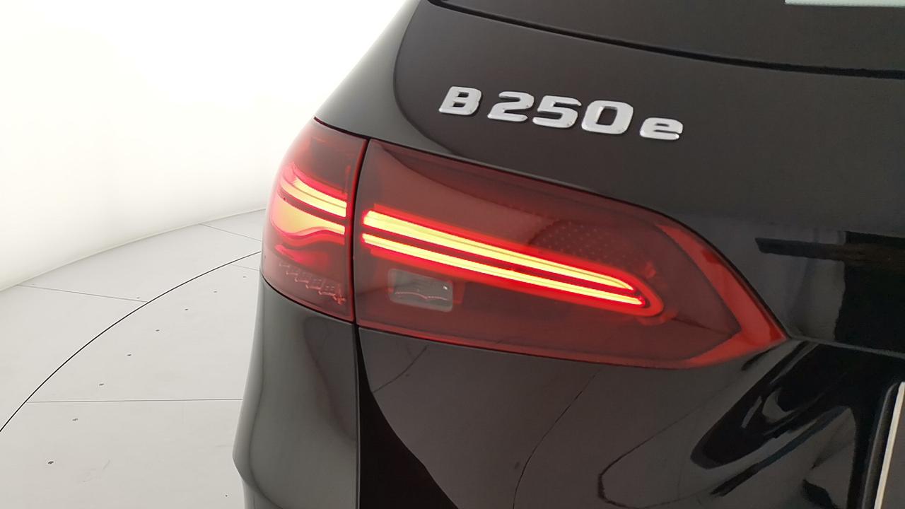 Mercedes-Benz Classe B - W247 2023 - B 250 e phev AMG Line Advanced Plus auto