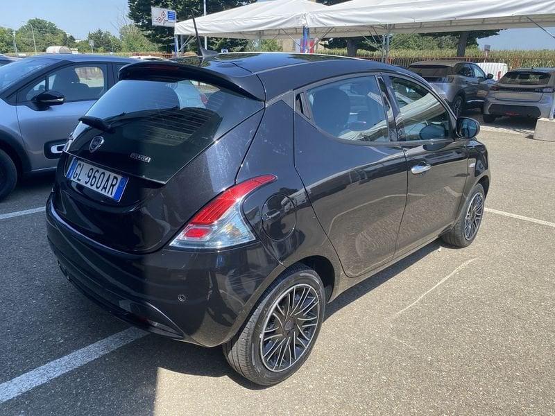 Lancia Ypsilon 1.0 FireFly 5 porte S&S Hybryd Gold